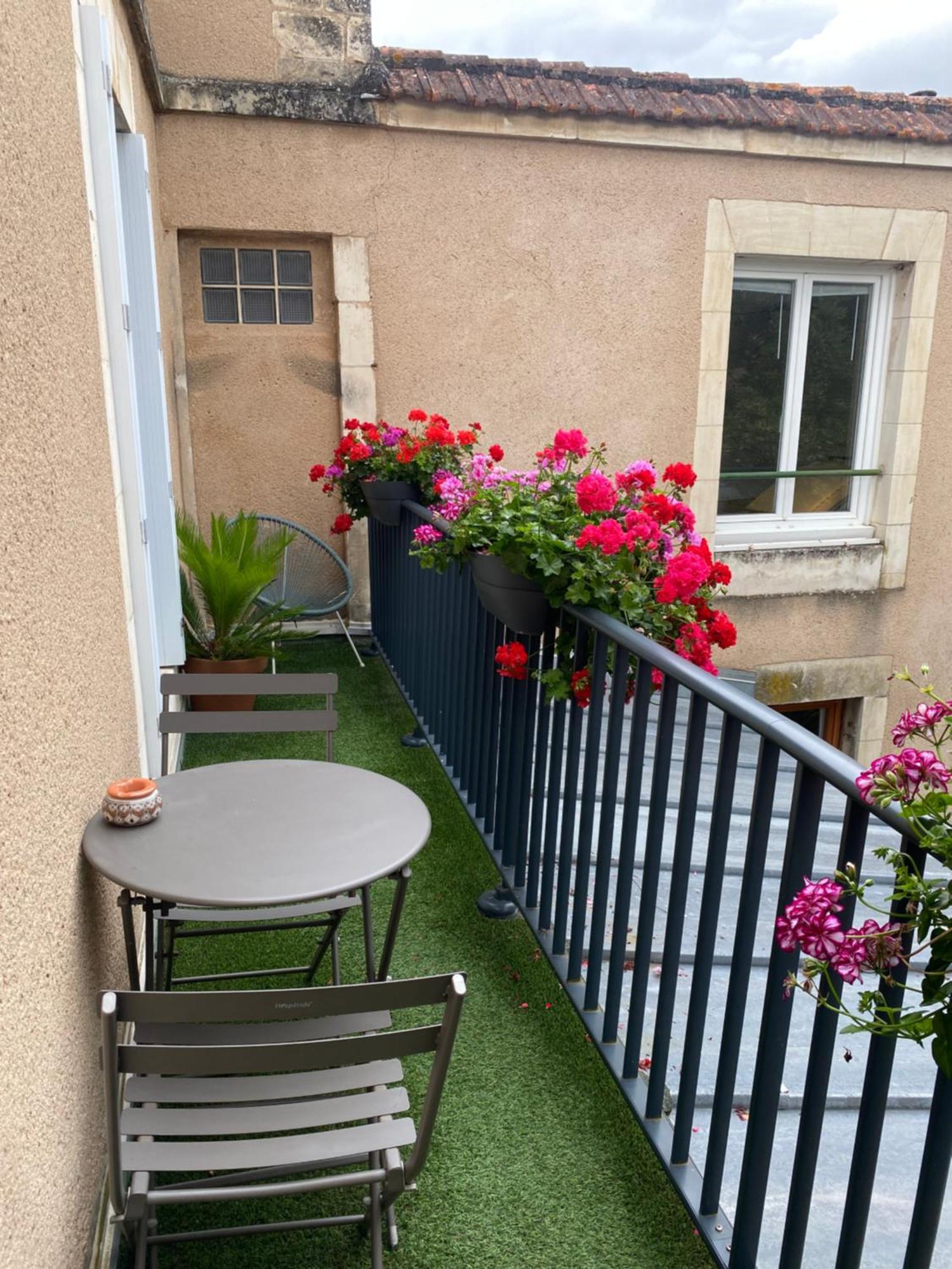 • Bel Appartement - Centre Historique De Poitiers Exterior foto